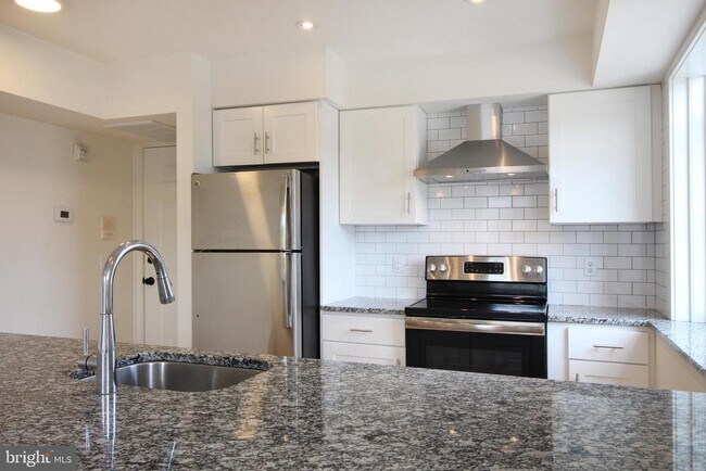 Building Photo - 71 N Main St