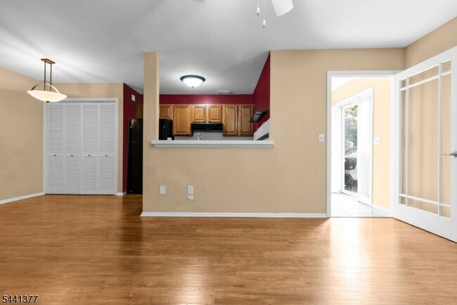 Building Photo - 19 Delavan Ct