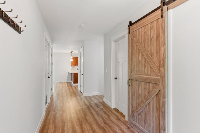 Building Photo - 8645 Evergreen Dr NE