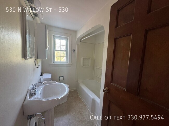 Building Photo - 530 N Willow St
