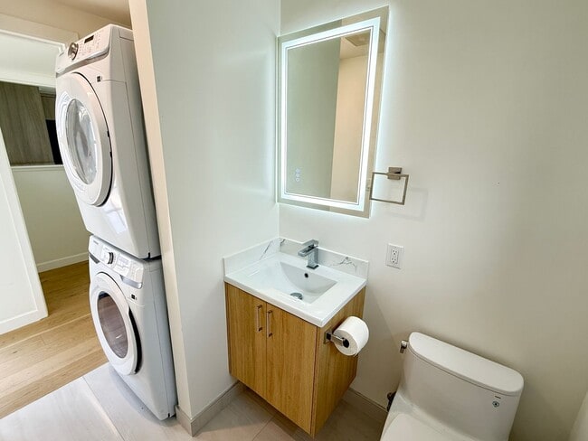 Building Photo - Fully Renovated 3BR/2.5BA SFH | Modern Upgrades | Prime San Mateo Location!