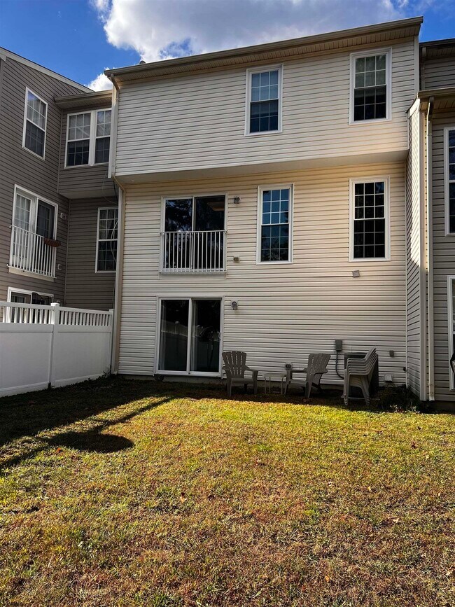 Building Photo - 704 St Thomas Dr