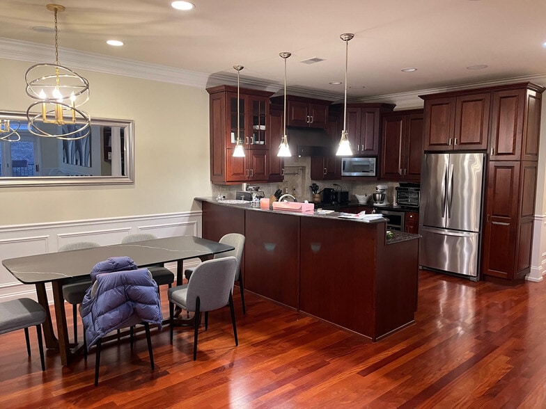 Building Photo - 1442 W Fullerton Ave