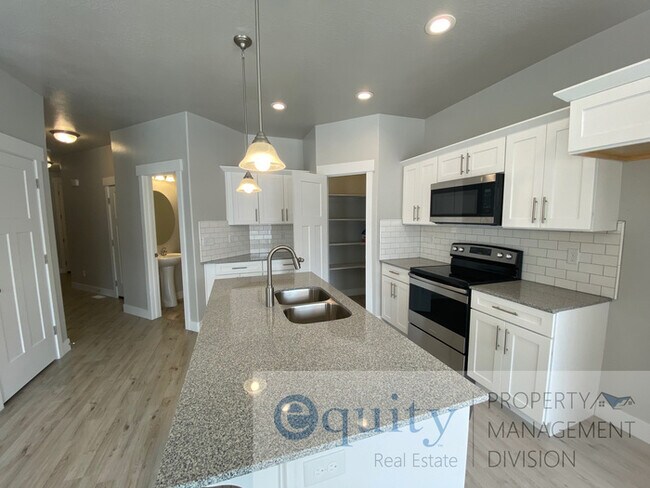 Building Photo - 16102 S Truss Dr
