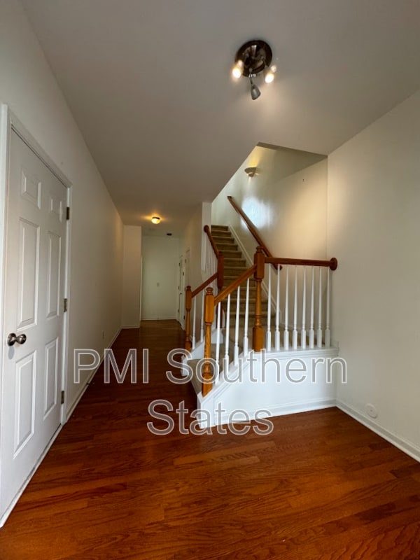 Building Photo - 419 Woodbark Ct