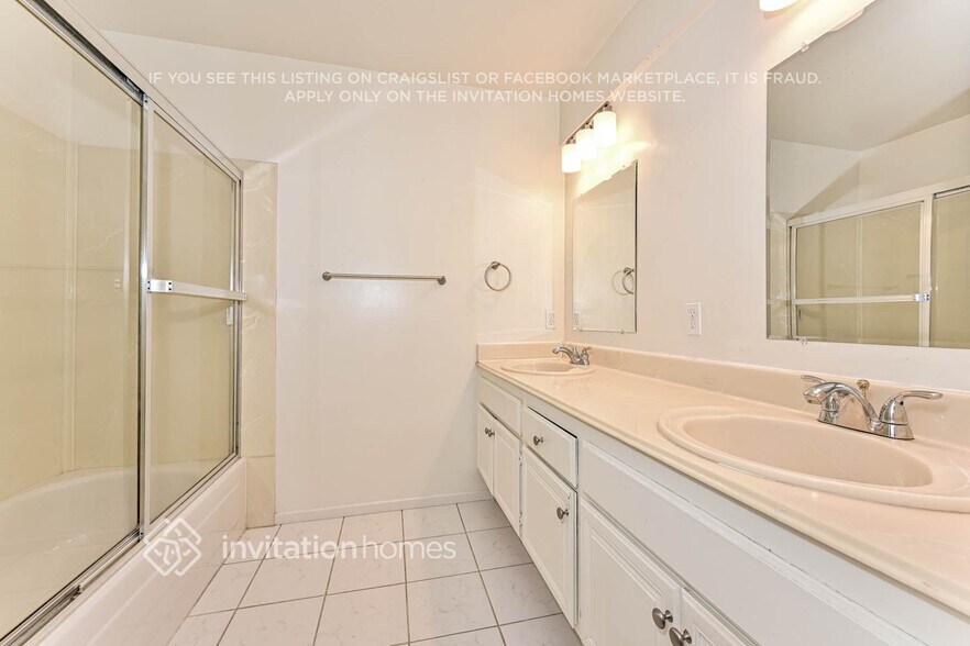 Building Photo - 20325 Calhaven Dr