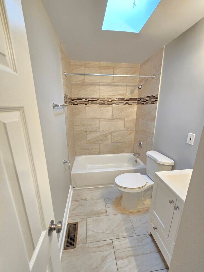 Building Photo - Newly Renovated 3 Bed 1 Bath Home In Balti...