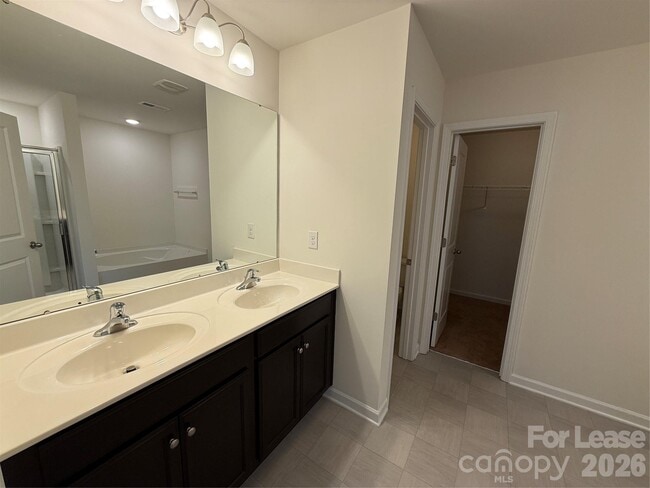 Building Photo - 9010 Harwood Knoll Dr