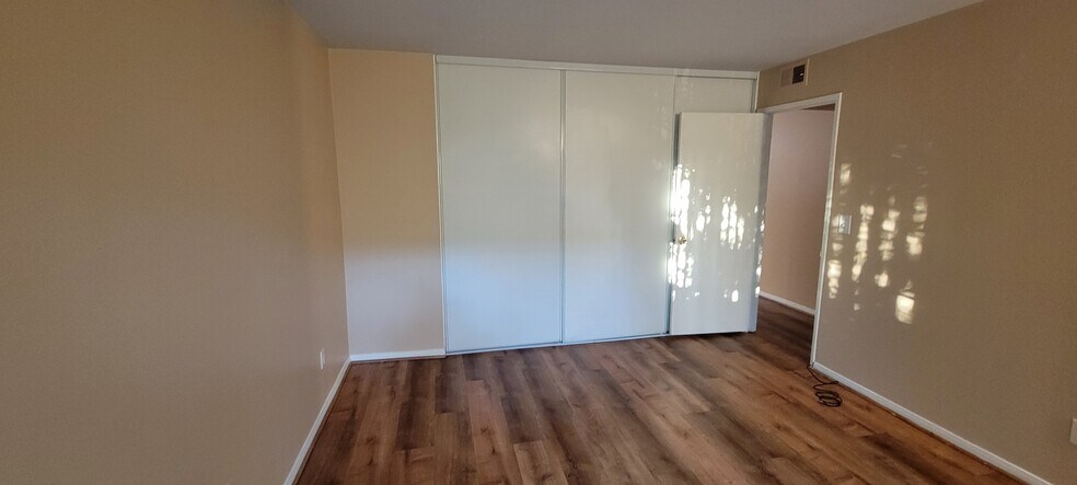 Building Photo - 1611 Hotel Cir S