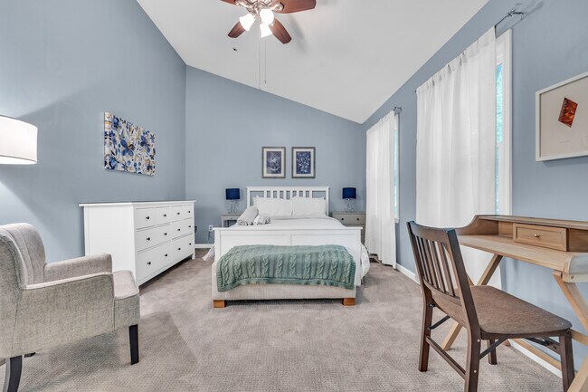 Building Photo - 586 Saint James Walk SE