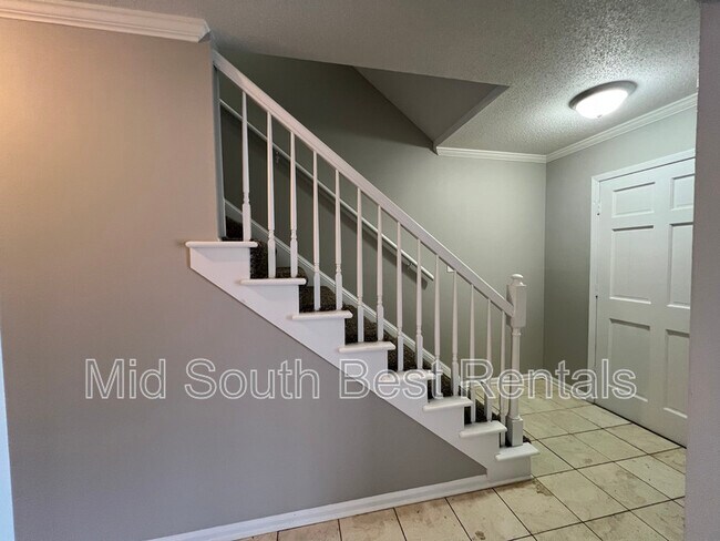 Building Photo - 2935 Invergarry Rd