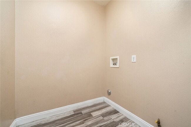 Building Photo - 12833 Biscayne Ave