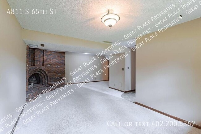 Building Photo - 4811 S 65th St