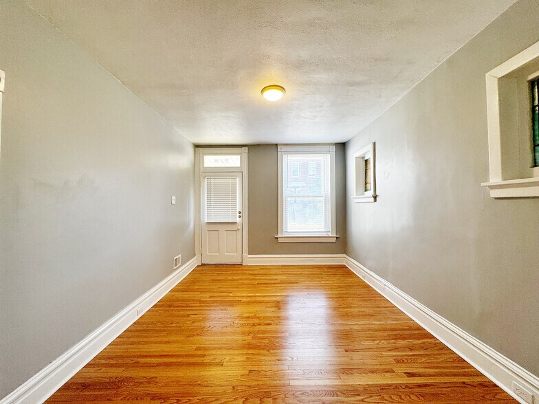 Living room - 3808 Fairview Ave