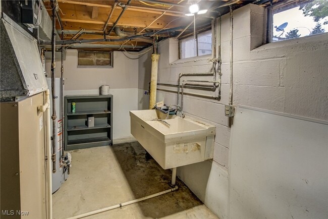 Building Photo - 38109 Poplar Dr