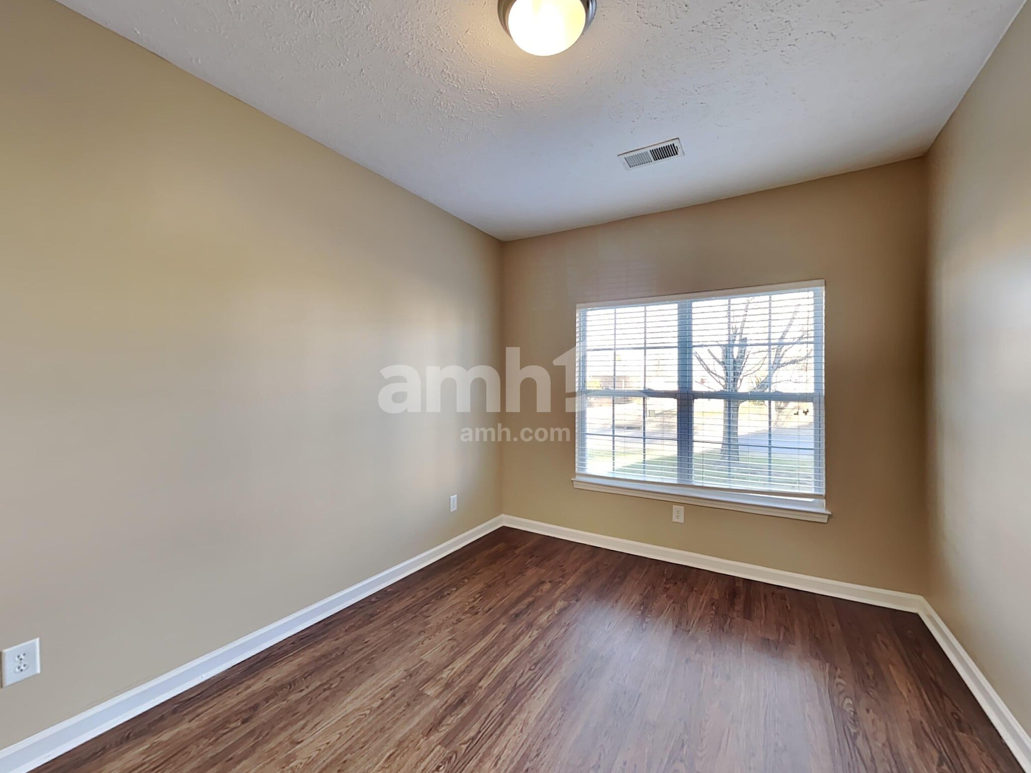 Building Photo - 533 Callie Ave