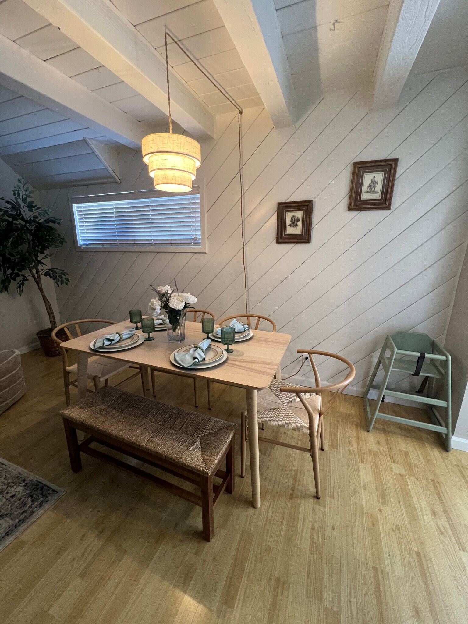 Dining Table - 1211 N Screenland Dr