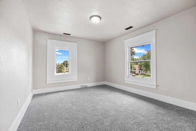Building Photo - 3 Bedroom 1 Bathroom House