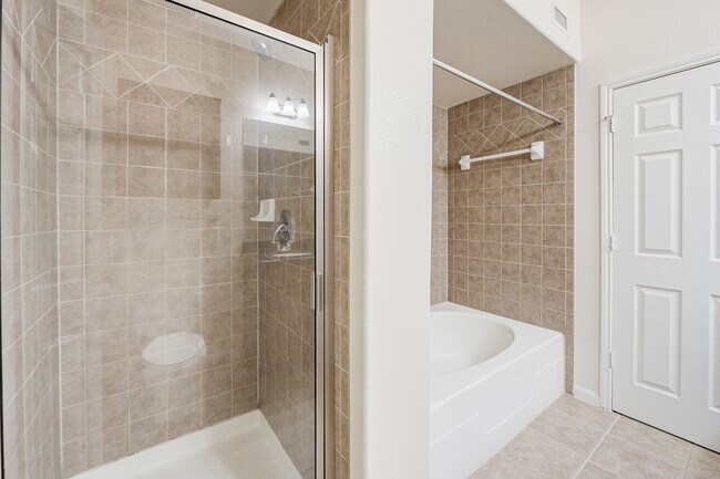 Building Photo - Home in a gated community with no back nei...
