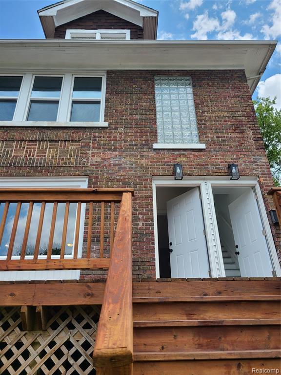 Building Photo - 578 Manistique St