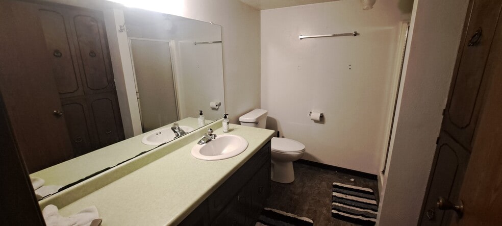 Bathroom with showe downstairs - 2611 Clive St