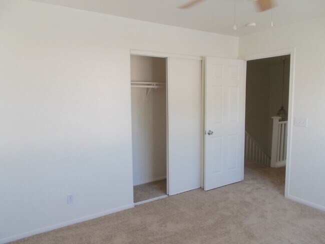 Building Photo - Beautiful 2 Story Home in Northwest!