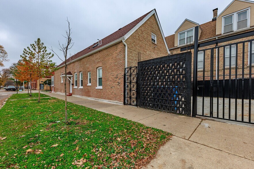 Building Photo - 2800 S Saint Louis Ave