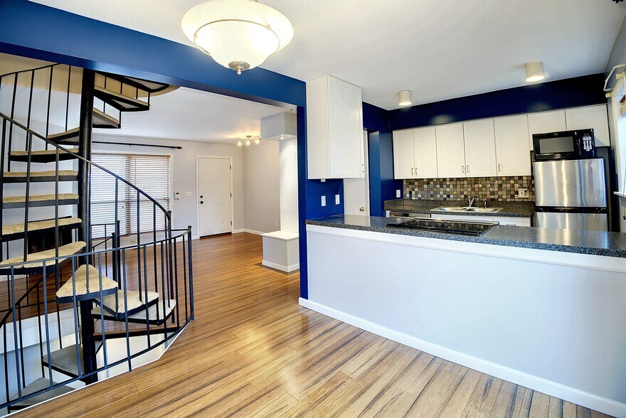 Building Photo - 2412 Grandview Ave