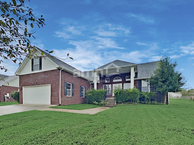 Building Photo - 551 Windy Rd