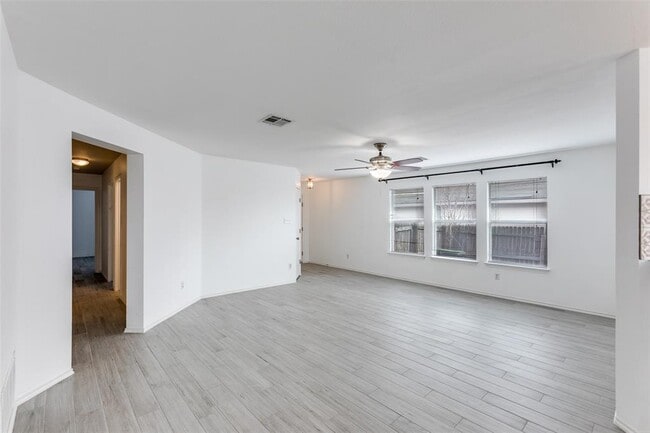 Building Photo - 133 Sylvan St