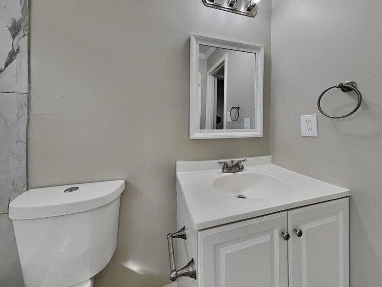 Building Photo - 1052 Autumn Crest Dr