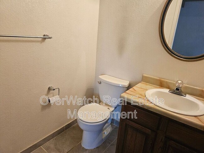 Building Photo - 411 Oklahoma St