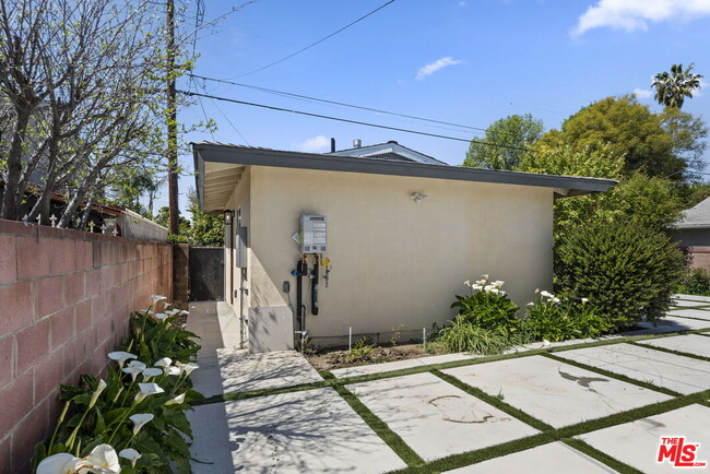 Building Photo - 6229 Sylvia Ave