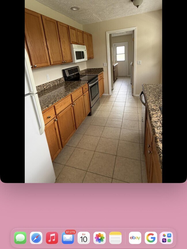 Building Photo - 726 NE Lanfair St