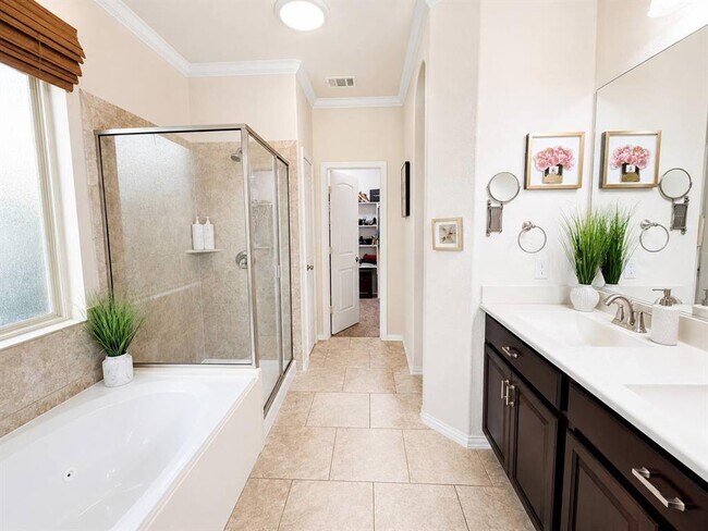Building Photo - 313 Briar Park Dr