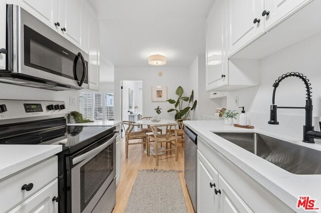 Building Photo - 2308 Schader Dr