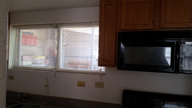 Building Photo - 3213 Center St NE