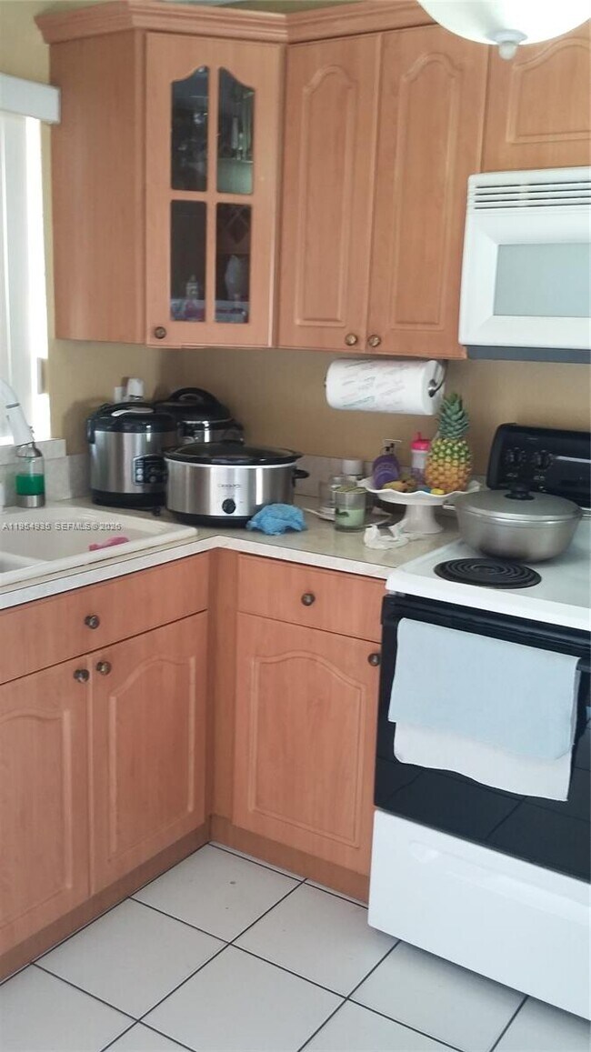 Building Photo - 3021 W 76th St