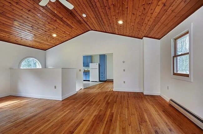 Building Photo - 483 Montague Rd