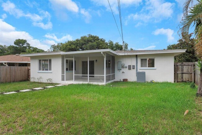 Building Photo - 245 Grove Cir N