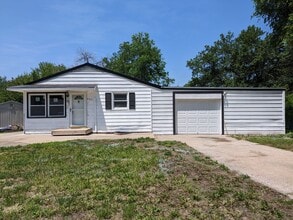 Building Photo - 4300 Laurel Ave