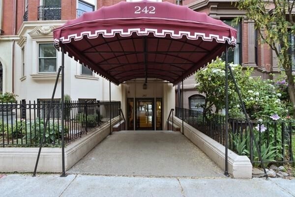 Building Photo - 243 Beacon St