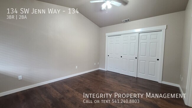 Building Photo - 134 SW Jenn Way