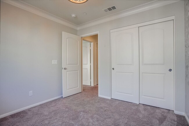 Building Photo - Beautiful 4 Bedroom Townhome! Built in 202...