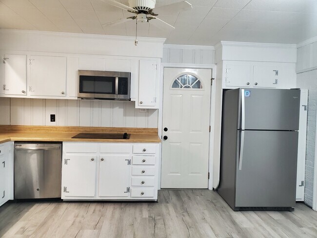 Building Photo - 50 Wheatland Dr