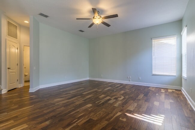 Building Photo - Beautiful 4/2 home Located on a tree lined street in the gate of country club community of the Hu...