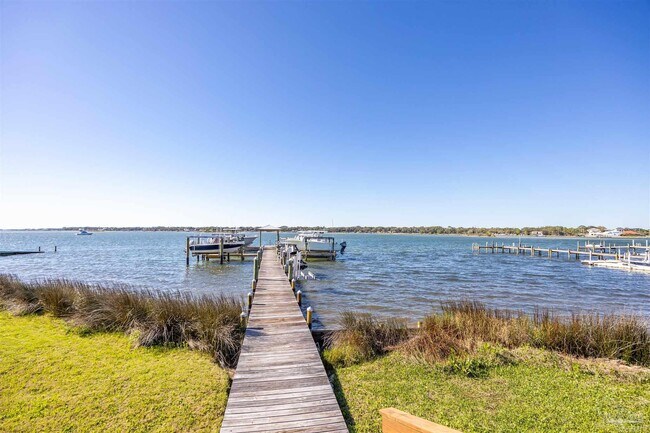 Building Photo - 14180 River Rd