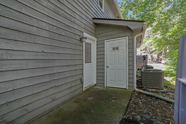 Building Photo - 4520 Coopers Creek Cir SE