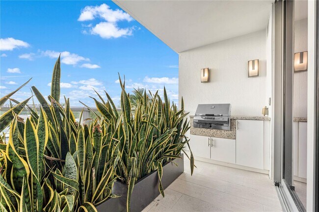 Building Photo - 1180 N Federal Hwy