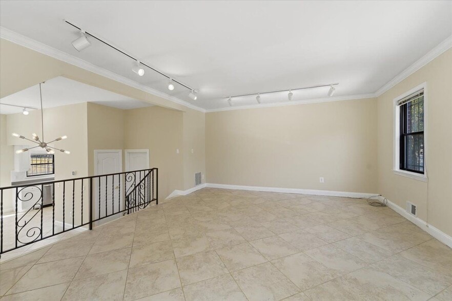 Building Photo - 295 9th St